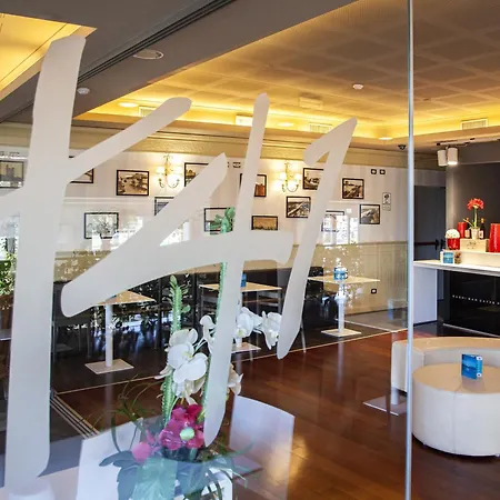 Tiber Rooftop & Wellness Отель 4*
