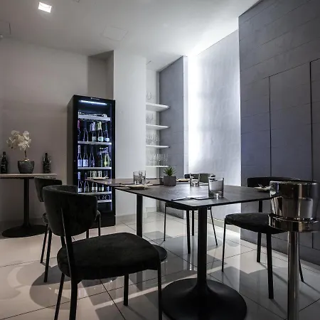 Отель Tiber Rooftop & Wellness Фьюмичино