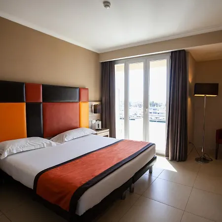 Tiber Rooftop & Wellness Отель