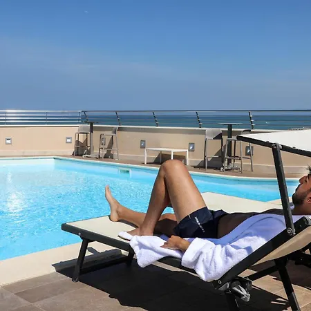 Отель Tiber Rooftop & Wellness Фьюмичино