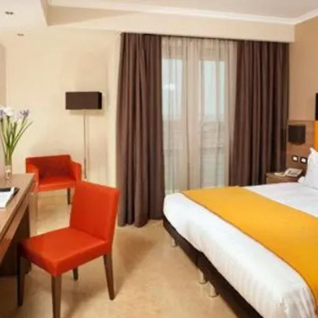 Tiber Rooftop & Wellness Отель