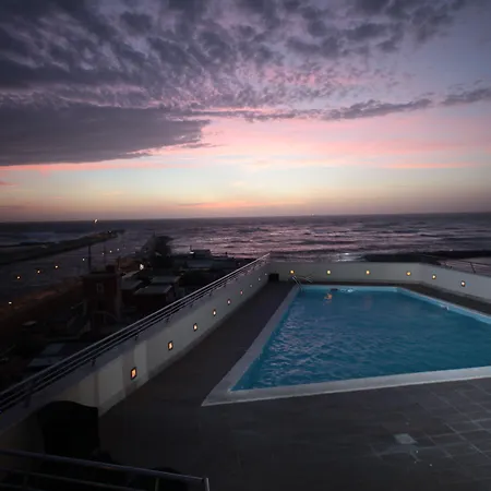 Tiber Rooftop & Wellness Отель