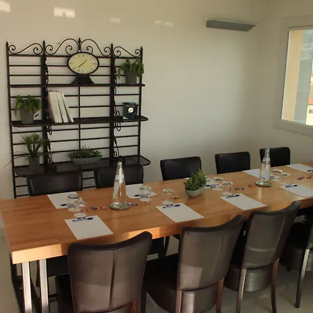 Tiber Rooftop & Wellness Отель Фьюмичино