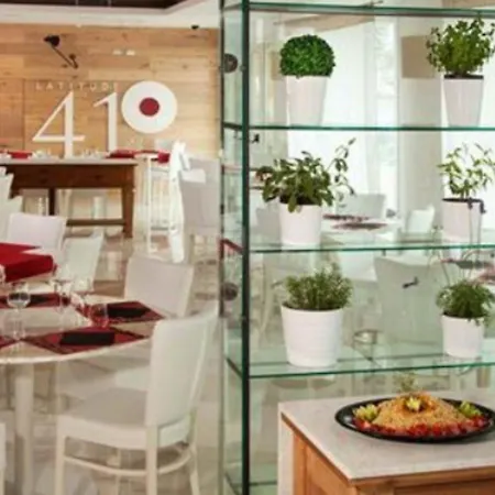 Tiber Rooftop & Wellness Отель