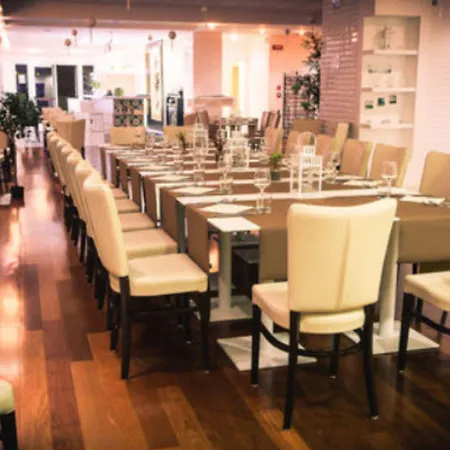 Tiber Rooftop & Wellness Отель