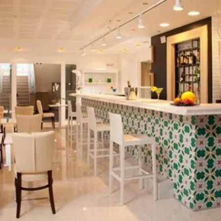 Отель Tiber Rooftop & Wellness Фьюмичино