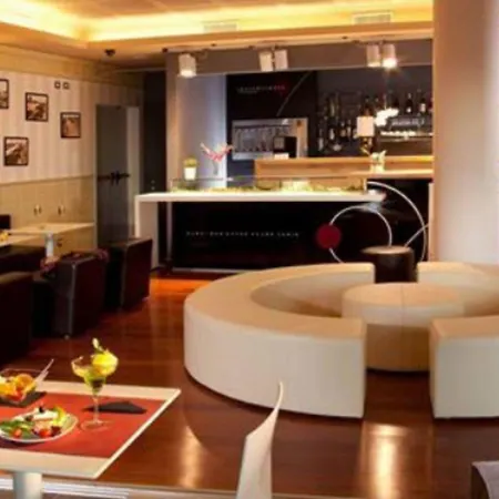 Tiber Rooftop & Wellness Отель Фьюмичино