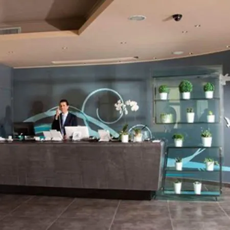 Tiber Rooftop & Wellness Отель Фьюмичино