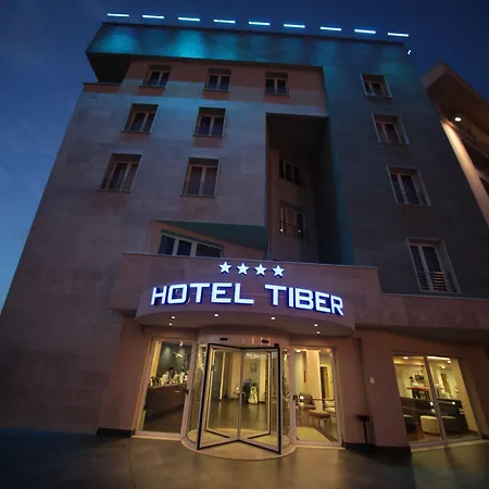Tiber Rooftop & Wellness Отель Фьюмичино