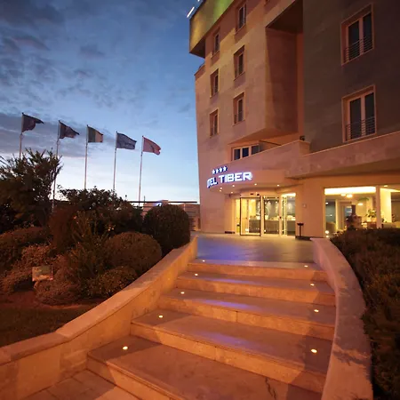 Tiber Rooftop & Wellness Отель
