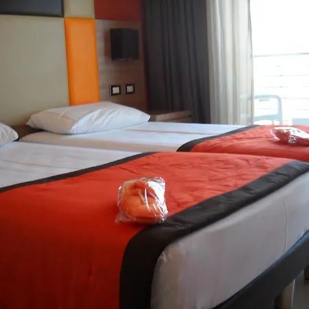 Tiber Rooftop & Wellness Отель Фьюмичино